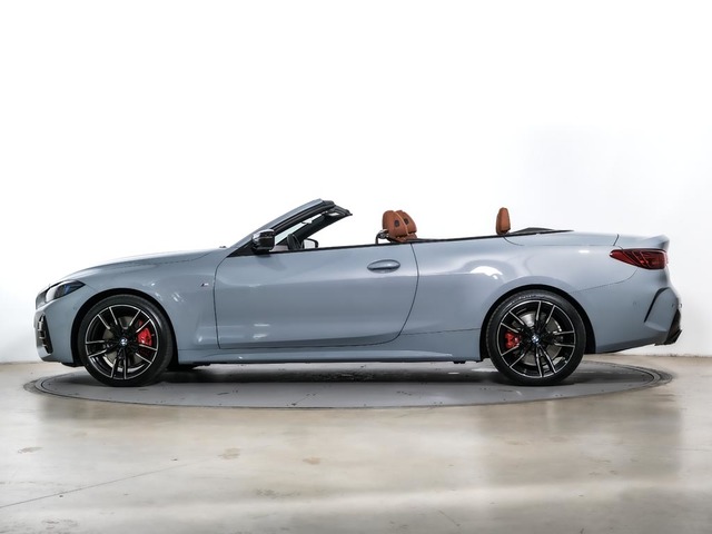 BMW Serie 4 M440i Cabrio color Gris. Año 2024. 275KW(374CV). Gasolina. En concesionario Oliva Motor Tarragona de Tarragona