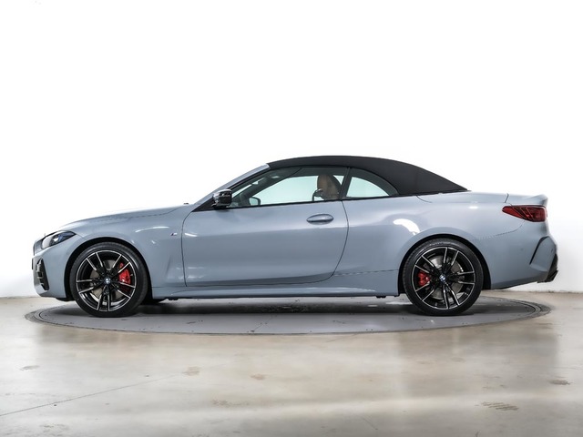 BMW Serie 4 M440i Cabrio color Gris. Año 2024. 275KW(374CV). Gasolina. En concesionario Oliva Motor Tarragona de Tarragona