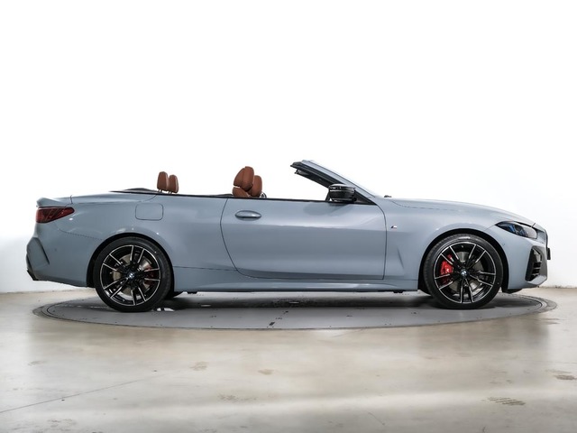 BMW Serie 4 M440i Cabrio color Gris. Año 2024. 275KW(374CV). Gasolina. En concesionario Oliva Motor Tarragona de Tarragona