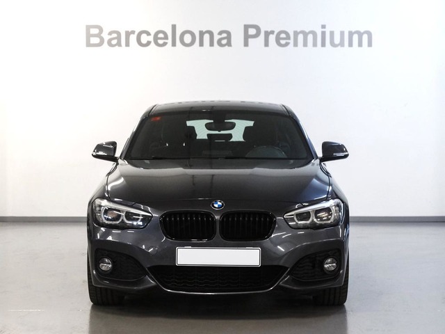 BMW Serie 1 120i color Gris. Año 2018. 135KW(184CV). Gasolina. En concesionario Barcelona Premium -- GRAN VIA de Barcelona