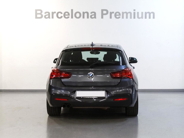 BMW Serie 1 120i color Gris. Año 2018. 135KW(184CV). Gasolina. En concesionario Barcelona Premium -- GRAN VIA de Barcelona