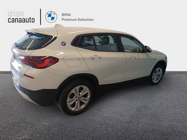 BMW X2 xDrive25e color Blanco. Año 2022. 162KW(220CV). Híbrido Electro/Gasolina. En concesionario CANAAUTO - TACO de Sta. C. Tenerife