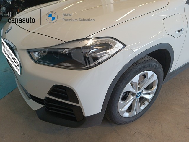 BMW X2 xDrive25e color Blanco. Año 2022. 162KW(220CV). Híbrido Electro/Gasolina. En concesionario CANAAUTO - TACO de Sta. C. Tenerife