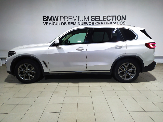 BMW X5 xDrive30d color Blanco. Año 2020. 195KW(265CV). Diésel. En concesionario Hispamovil, Torrevieja de Alicante