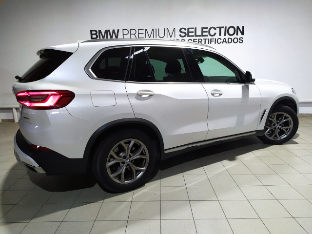 BMW X5 xDrive30d color Blanco. Año 2020. 195KW(265CV). Diésel. En concesionario Hispamovil, Torrevieja de Alicante