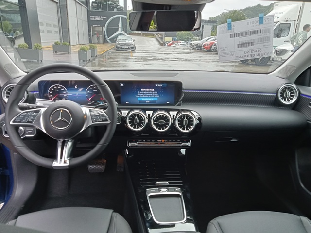 Mercedes-Benz Clase A 180 100 kW (136 CV)