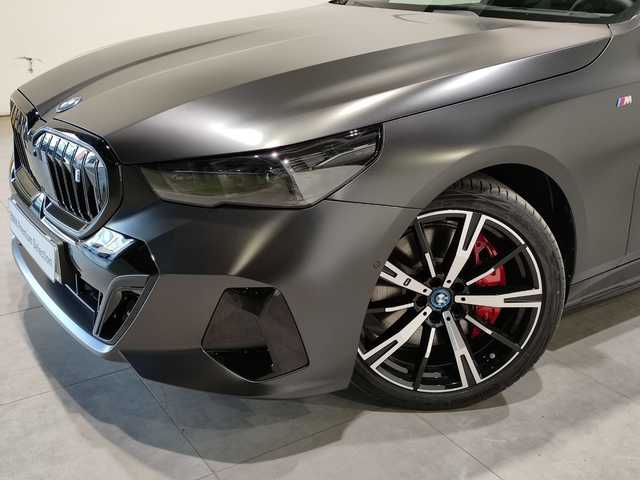 BMW i5 eDrive40 color Gris. Año 2024. 250KW(340CV). Eléctrico. En concesionario MOTOR MUNICH S.A.U  - Terrassa de Barcelona