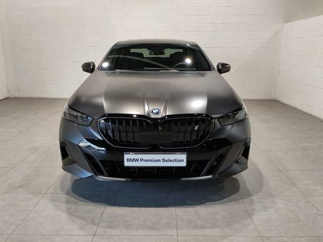 BMW i5 eDrive40 color Gris. Año 2024. 250KW(340CV). Eléctrico. En concesionario MOTOR MUNICH S.A.U  - Terrassa de Barcelona