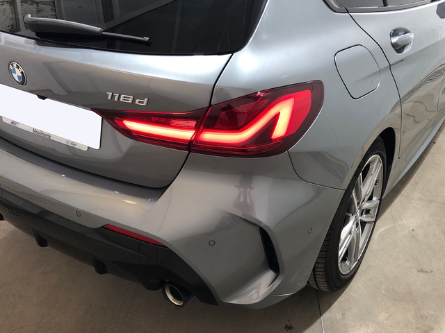 BMW Serie 1 118d color Gris. Año 2023. 110KW(150CV). Diésel. En concesionario Campa - Autoshop de Madrid