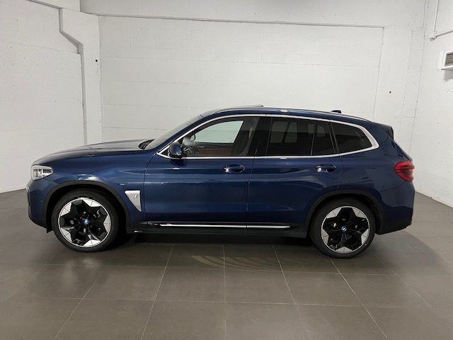 BMW iX3 iX3 color Azul. Año 2021. 210KW(286CV). Eléctrico. En concesionario Amiocar S.A. de Coruña