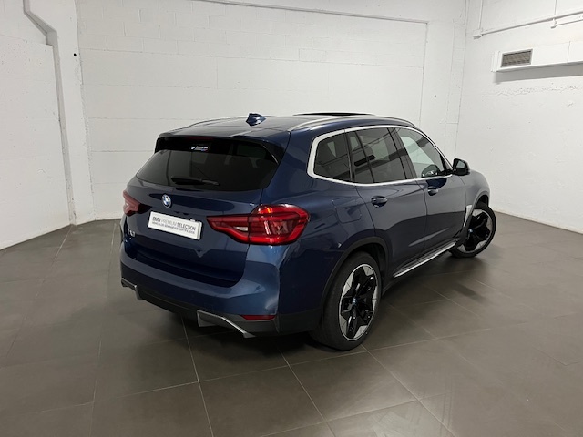 BMW iX3 iX3 color Azul. Año 2021. 210KW(286CV). Eléctrico. En concesionario Amiocar S.A. de Coruña