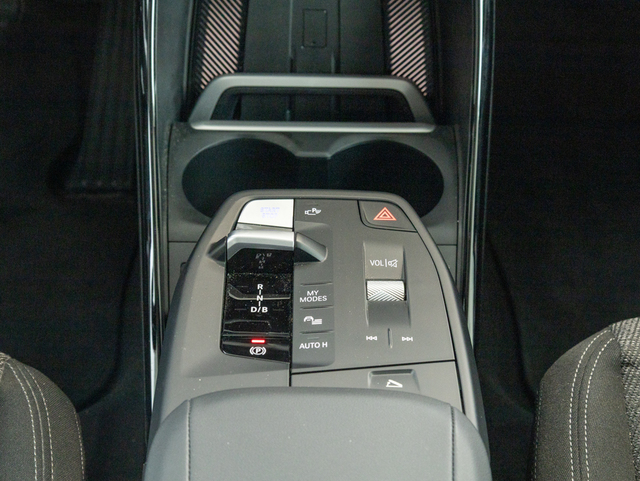 BMW iX1 eDrive20 color Gris Plata. Año 2024. 150KW(204CV). Eléctrico. En concesionario Oliva Motor Girona de Girona