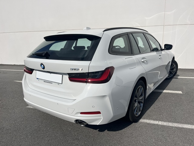 BMW Serie 3 318d Touring color Blanco. Año 2024. 110KW(150CV). Diésel. En concesionario Novomóvil Oleiros de Coruña