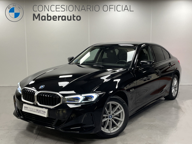 BMW Serie 3 330e color Negro. Año 2023. 215KW(292CV). Híbrido Electro/Gasolina. En concesionario Maberauto de Castellón