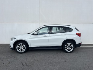 Fotos de BMW X1 sDrive18i color Blanco. Año 2019. 103KW(140CV). Gasolina. En concesionario Novomóvil Oleiros de Coruña