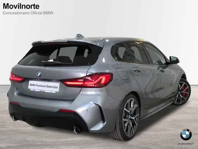 BMW Serie 1 118d color Gris. Año 2023. 110KW(150CV). Diésel. En concesionario Movilnorte El Carralero de Madrid