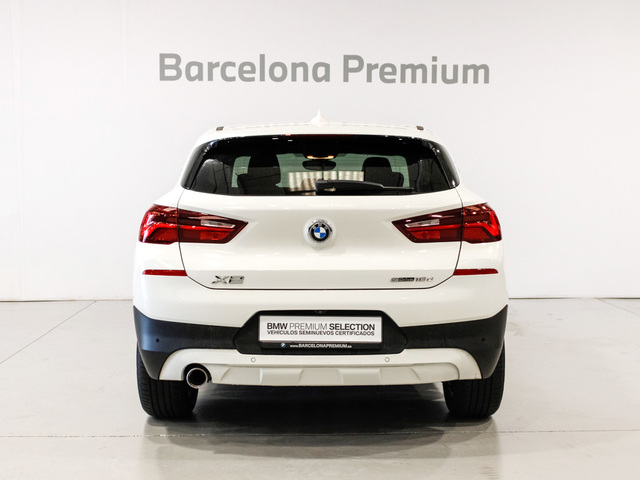 BMW X2 sDrive16d color Blanco. Año 2023. 85KW(116CV). Diésel. En concesionario Barcelona Premium -- GRAN VIA de Barcelona