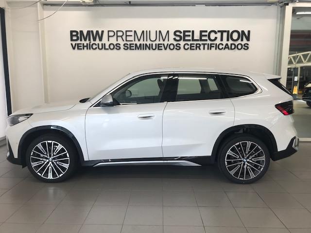 BMW X1 sDrive18i color Blanco. Año 2024. 100KW(136CV). Gasolina. En concesionario Lurauto - Gipuzkoa de Guipuzcoa