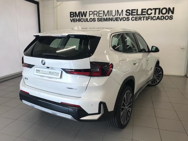 BMW X1 sDrive18i color Blanco. Año 2024. 100KW(136CV). Gasolina. En concesionario Lurauto - Gipuzkoa de Guipuzcoa