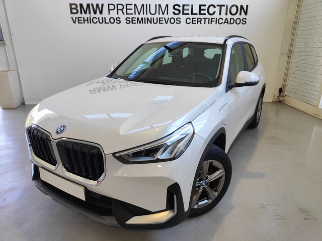 BMW X1 xDrive25e color Blanco. Año 2024. 180KW(245CV). Híbrido Electro/Gasolina. En concesionario Lurauto - Gipuzkoa de Guipuzcoa