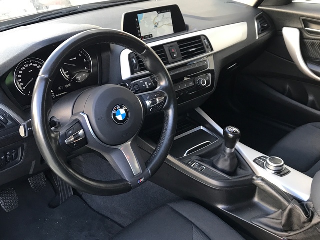 BMW Serie 1 116d color Negro. Año 2019. 85KW(116CV). Diésel. En concesionario Celtamotor Vigo  de Pontevedra