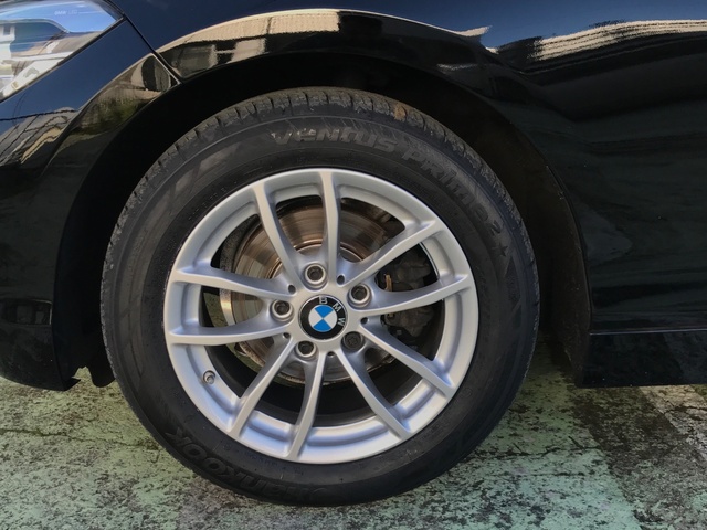 BMW Serie 1 116d color Negro. Año 2019. 85KW(116CV). Diésel. En concesionario Celtamotor Vigo  de Pontevedra