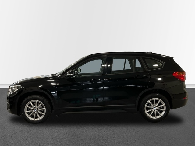 BMW X1 sDrive18d color Negro. Año 2018. 110KW(150CV). Diésel. En concesionario Engasa S.A. de Valencia