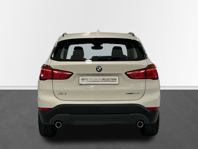 BMW X1 sDrive18d color Blanco. Año 2018. 110KW(150CV). Diésel. En concesionario Engasa S.A. de Valencia