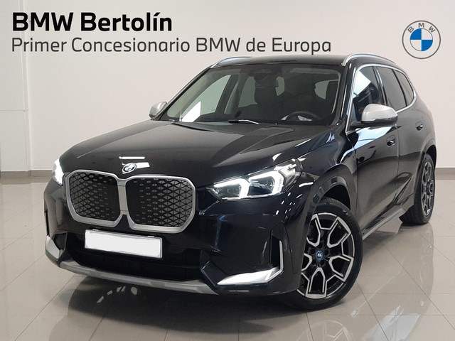 BMW iX1 eDrive20 color Negro. Año 2024. 150KW(204CV). Eléctrico. En concesionario Automoviles Bertolin, S.L. de Valencia