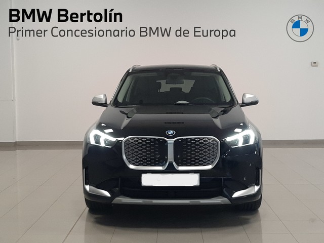 BMW iX1 eDrive20 color Negro. Año 2024. 150KW(204CV). Eléctrico. En concesionario Automoviles Bertolin, S.L. de Valencia