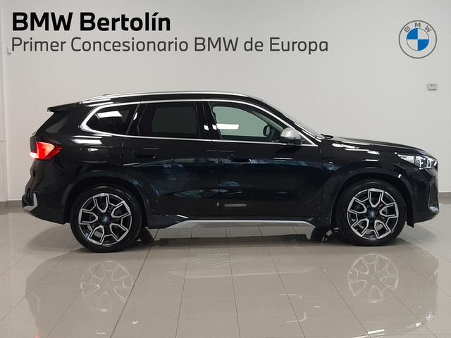 BMW iX1 eDrive20 color Negro. Año 2024. 150KW(204CV). Eléctrico. En concesionario Automoviles Bertolin, S.L. de Valencia