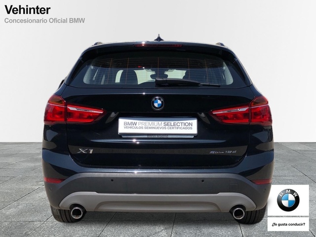 BMW X1 sDrive18d color Negro. Año 2019. 110KW(150CV). Diésel. En concesionario Momentum S.A. de Madrid