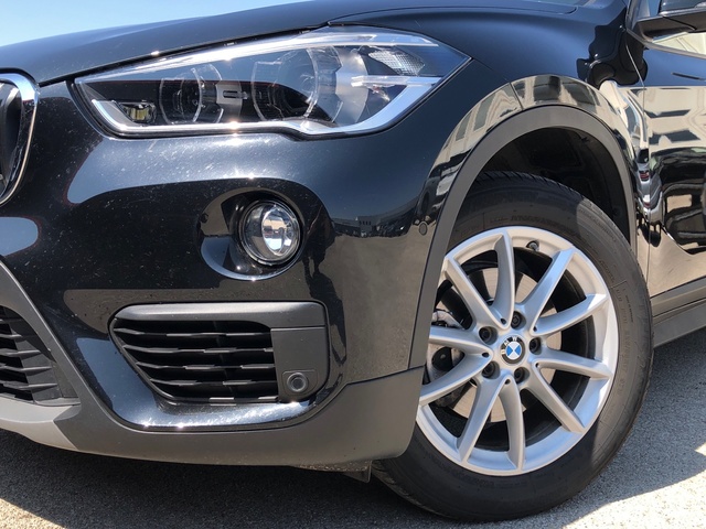 BMW X1 sDrive18d color Negro. Año 2019. 110KW(150CV). Diésel. En concesionario Momentum S.A. de Madrid