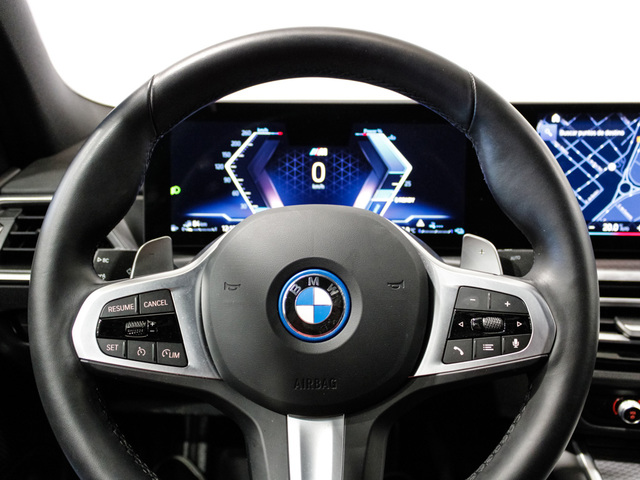 BMW Serie 3 320e color Negro. Año 2024. 150KW(204CV). Híbrido Electro/Gasolina. En concesionario Barcelona Premium -- GRAN VIA de Barcelona