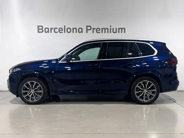 BMW X5 xDrive30d color Azul. Año 2024. 219KW(298CV). Diésel. En concesionario Barcelona Premium -- GRAN VIA de Barcelona