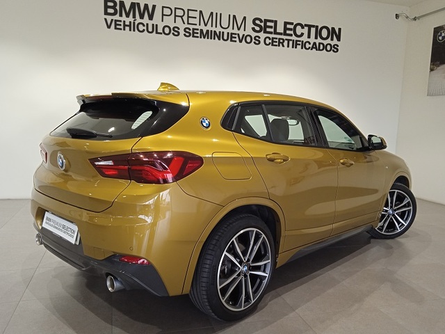 BMW X2 sDrive18d color Oro. Año 2020. 110KW(150CV). Diésel. En concesionario ALBAMOCION CIUDAD REAL  de Ciudad Real