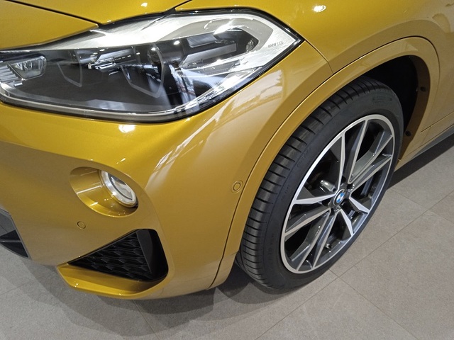 BMW X2 sDrive18d color Oro. Año 2020. 110KW(150CV). Diésel. En concesionario ALBAMOCION CIUDAD REAL  de Ciudad Real