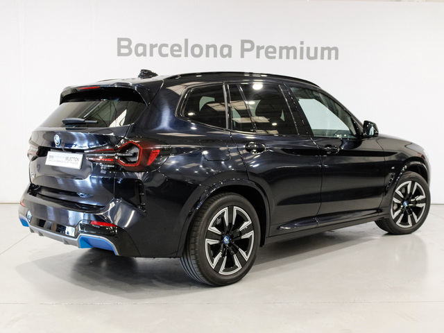 BMW iX3 M Sport color Negro. Año 2023. 210KW(286CV). Eléctrico. En concesionario Barcelona Premium -- GRAN VIA de Barcelona