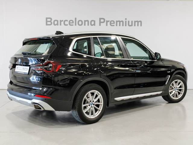 BMW X3 xDrive30e color Negro. Año 2022. 215KW(292CV). Híbrido Electro/Gasolina. En concesionario Barcelona Premium -- GRAN VIA de Barcelona