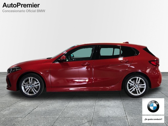 BMW Serie 1 118d color Rojo. Año 2023. 110KW(150CV). Diésel. En concesionario Auto Premier, S.A. - ALCALÁ DE HENARES de Madrid