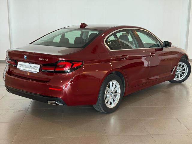 BMW Serie 5 520d color Rojo. Año 2022. 140KW(190CV). Diésel. En concesionario Tormes Motor de Salamanca