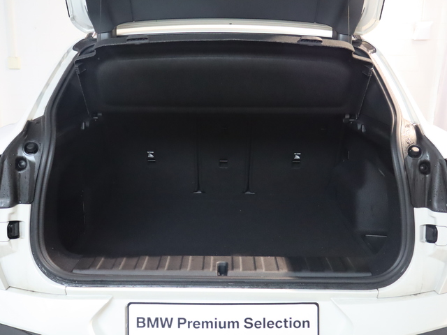 BMW iX2 eDrive20 color Blanco. Año 2024. 150KW(204CV). Eléctrico. En concesionario Pruna Motor de Barcelona