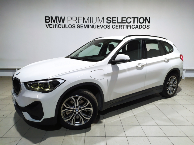 BMW X1 xDrive25e color Blanco. Año 2021. 162KW(220CV). Híbrido Electro/Gasolina. En concesionario Hispamovil Elche de Alicante