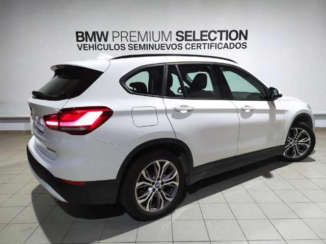 BMW X1 xDrive25e color Blanco. Año 2021. 162KW(220CV). Híbrido Electro/Gasolina. En concesionario Hispamovil Elche de Alicante