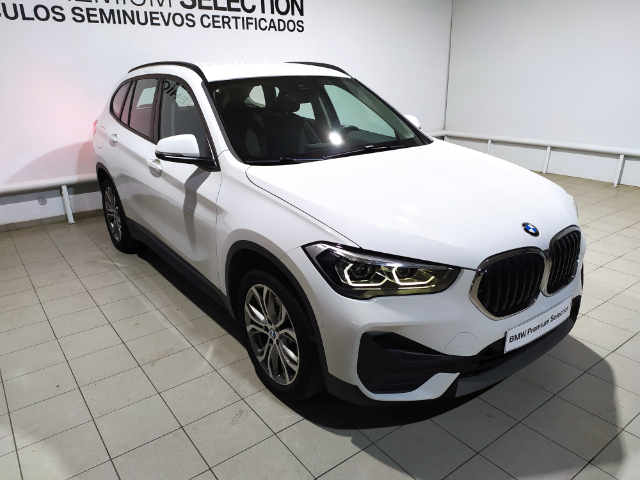 BMW X1 xDrive25e color Blanco. Año 2021. 162KW(220CV). Híbrido Electro/Gasolina. En concesionario Hispamovil Elche de Alicante