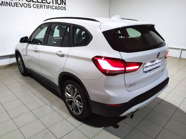 BMW X1 xDrive25e color Blanco. Año 2021. 162KW(220CV). Híbrido Electro/Gasolina. En concesionario Hispamovil Elche de Alicante