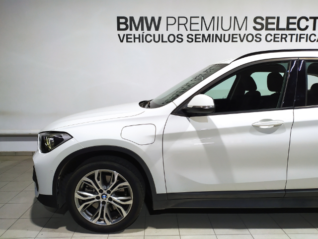 BMW X1 xDrive25e color Blanco. Año 2021. 162KW(220CV). Híbrido Electro/Gasolina. En concesionario Hispamovil Elche de Alicante