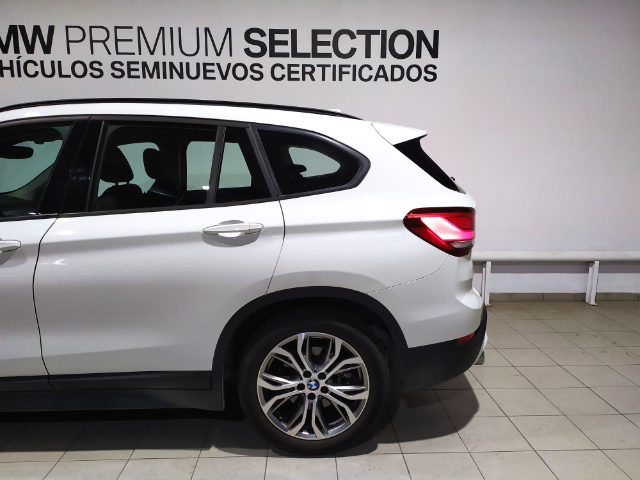 BMW X1 xDrive25e color Blanco. Año 2021. 162KW(220CV). Híbrido Electro/Gasolina. En concesionario Hispamovil Elche de Alicante