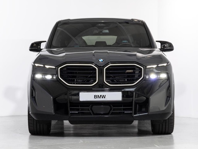 BMW XM XM 480 color Gris. Año 2024. 480KW(653CV). Híbrido Electro/Gasolina. En concesionario Oliva Motor Girona de Girona