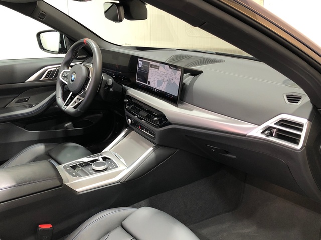 BMW Serie 4 M440i Cabrio color Azul. Año 2024. 275KW(374CV). Gasolina. En concesionario Movilnorte El Plantio de Madrid
